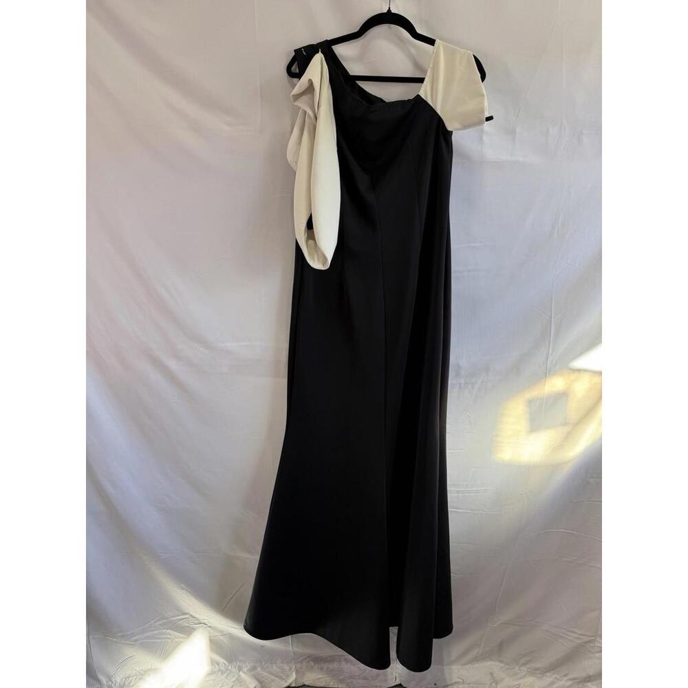 Badgley Mischka Black One Shoulder Gown Size 12 with Loose Stitch and Stain - Picture 5 of 8